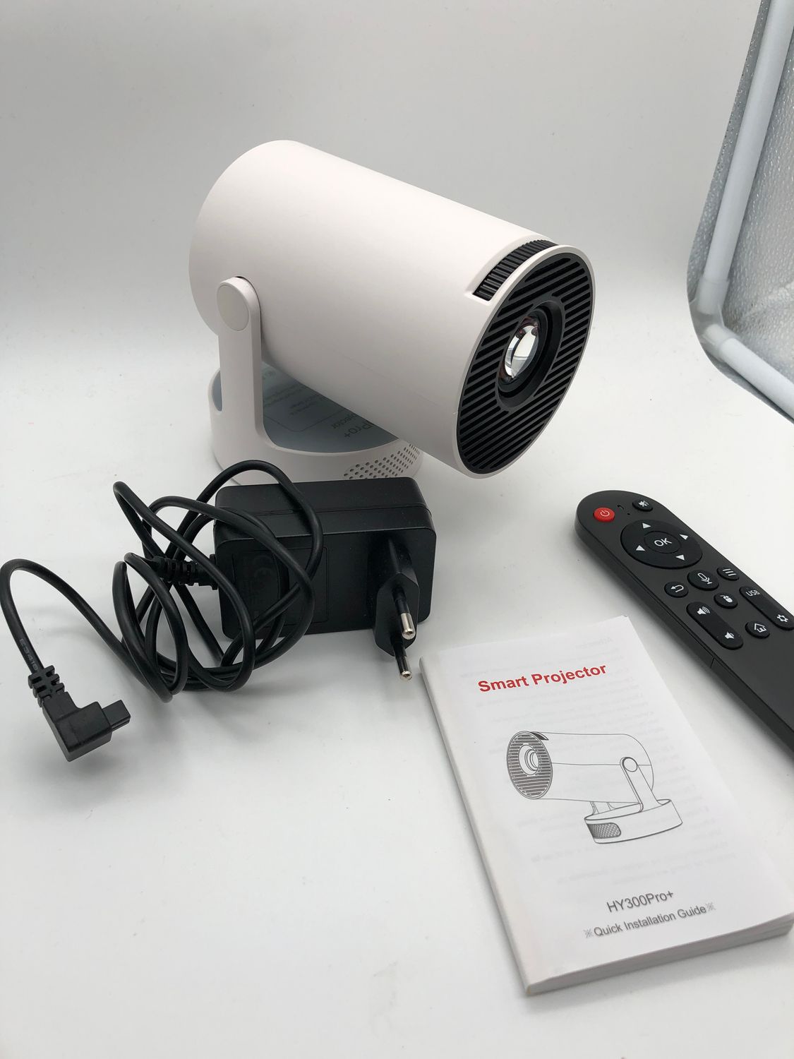 2026 HY300Pro+ Mini Projektor 4K z Wi‑Fi 6 i Bluetooth 5.4