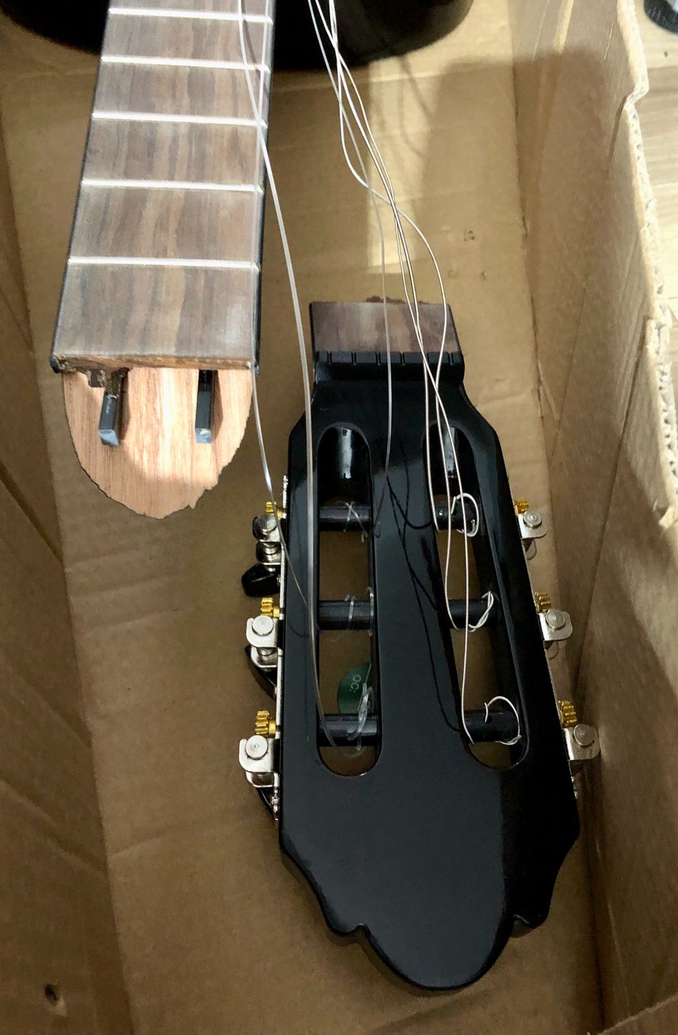 GEWA Klassikgitarre Student 4/4 – gitara klasyczna czarna – uszkodzona