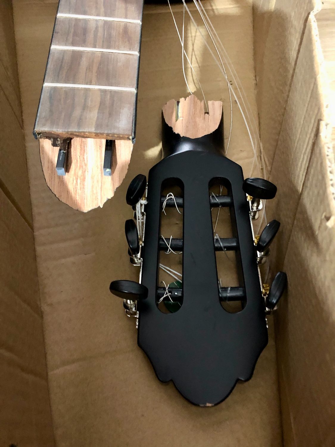 GEWA Klassikgitarre Student 4/4 – gitara klasyczna czarna – uszkodzona
