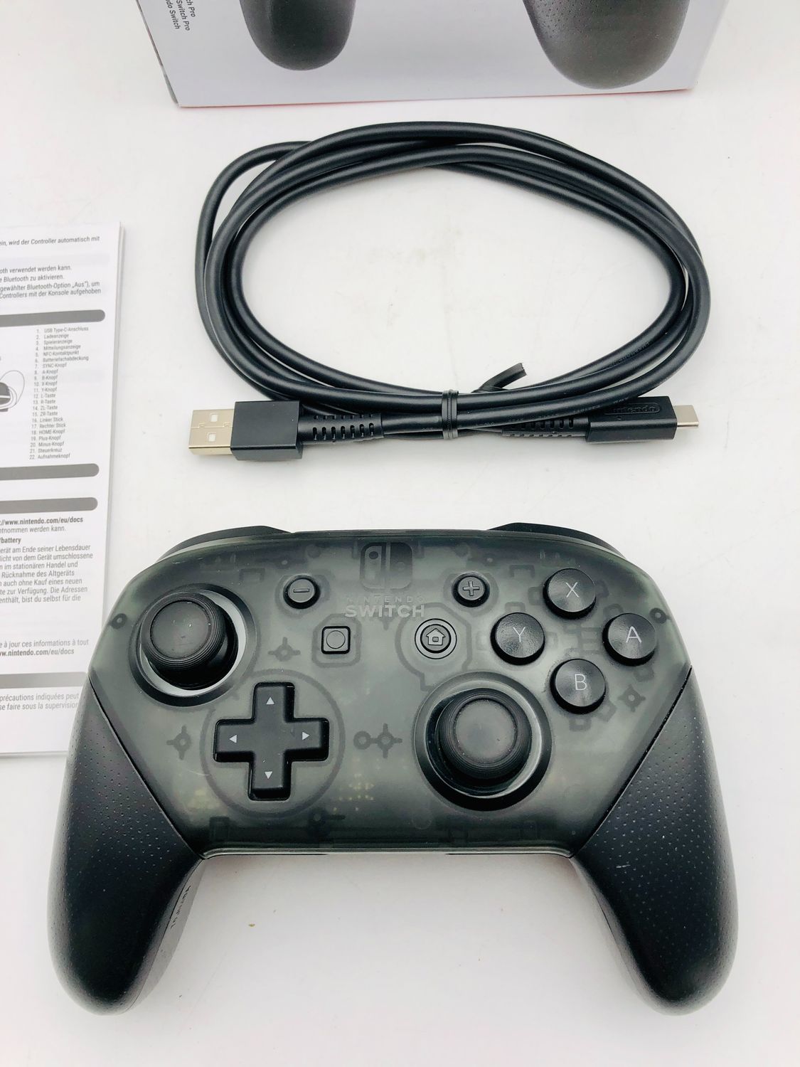 Nintendo Switch – kontroler Pro z przewodowym kablem USB