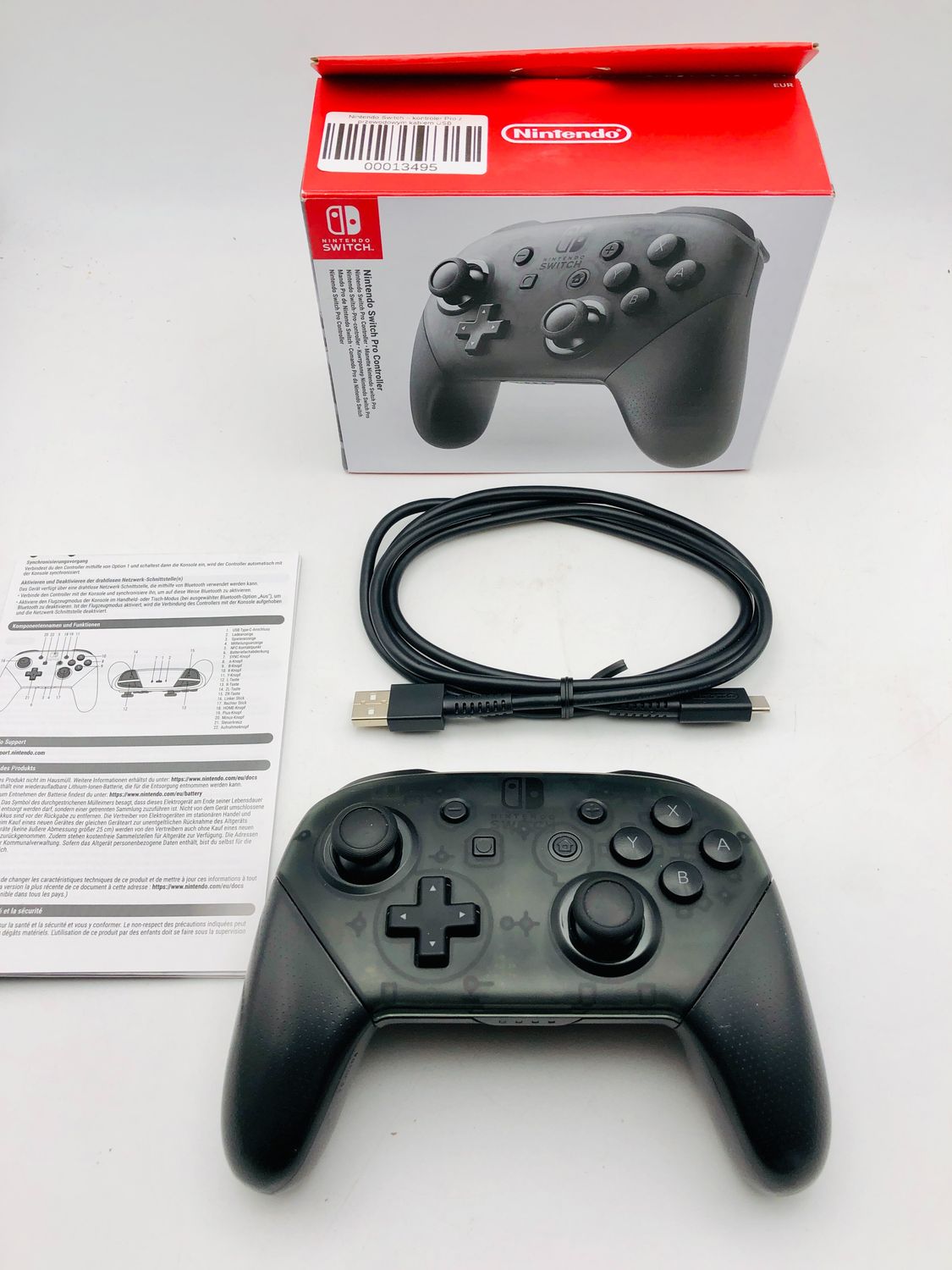 Nintendo Switch – kontroler Pro z przewodowym kablem USB