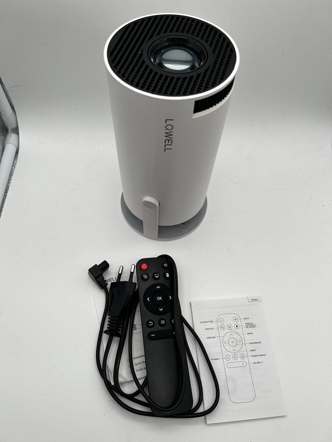 LQWELL Projektor kina domowego 1080P, obsługuje 5G WiFi, BT5.2 z 5GWi