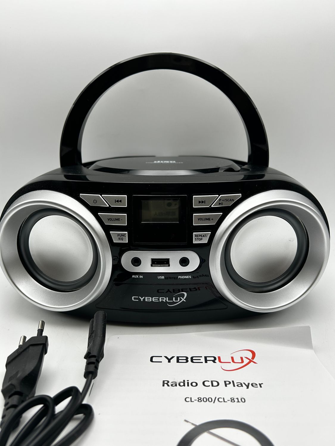 Przenośny odtwarzacz CD Cyberlux z radiem FM