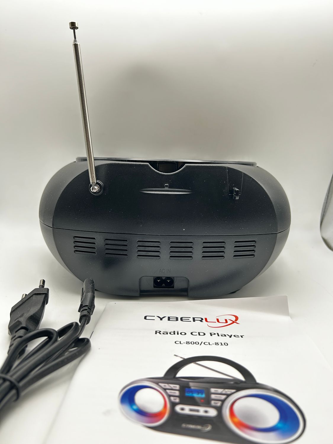 Przenośny odtwarzacz CD Cyberlux z radiem FM