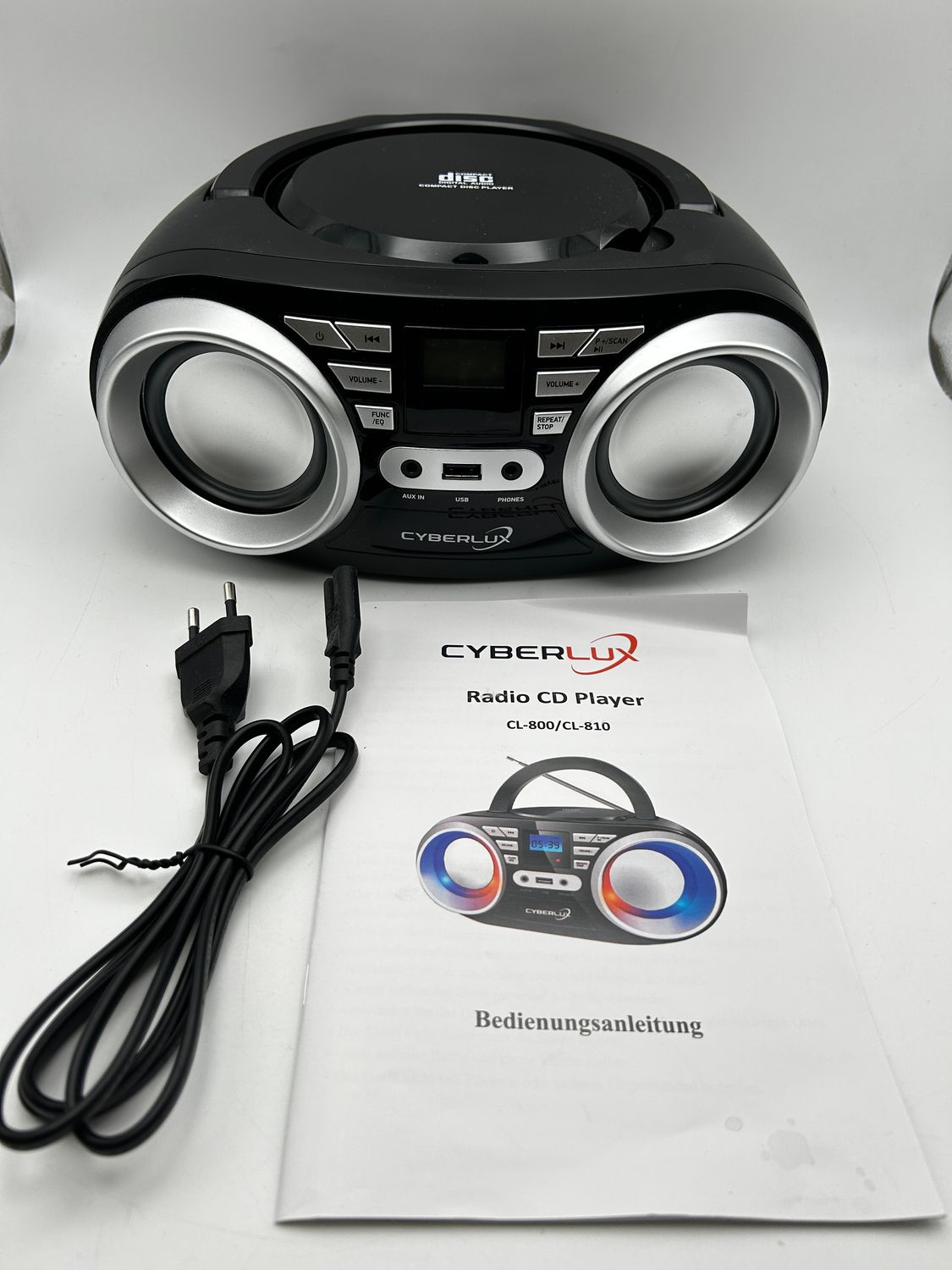 Przenośny odtwarzacz CD Cyberlux z radiem FM