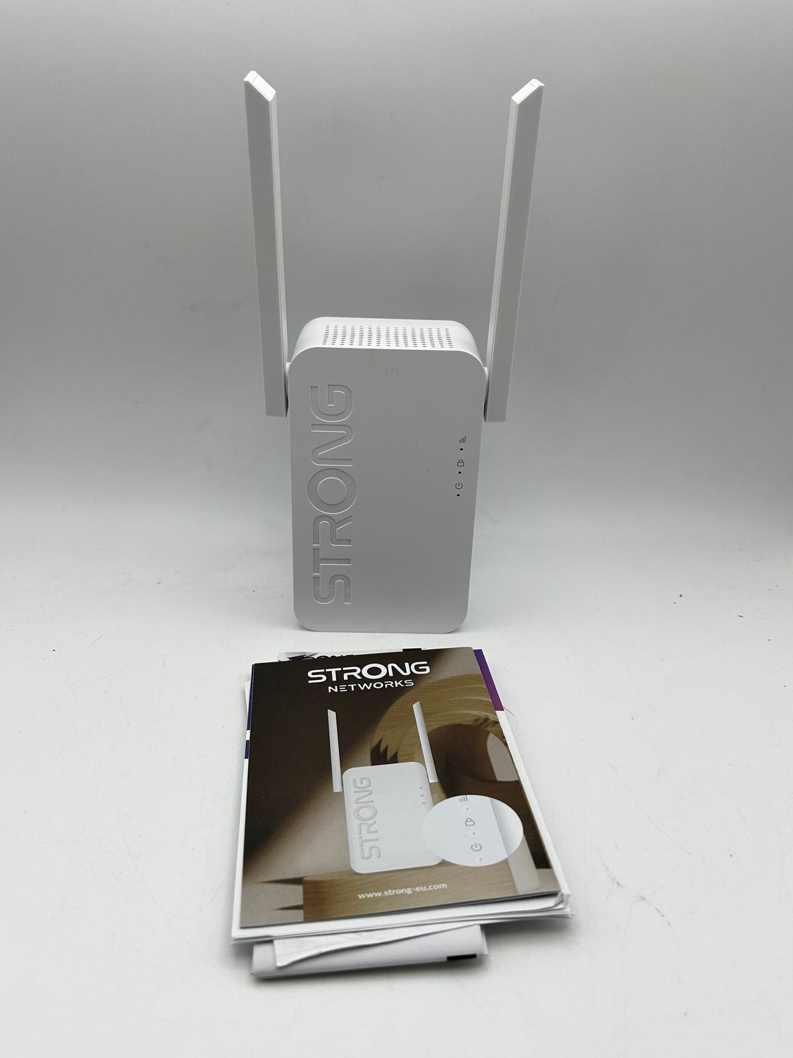 Wzmacniacz sygnału WiFi STRONG AX3000 WiFi 6 repeater biały