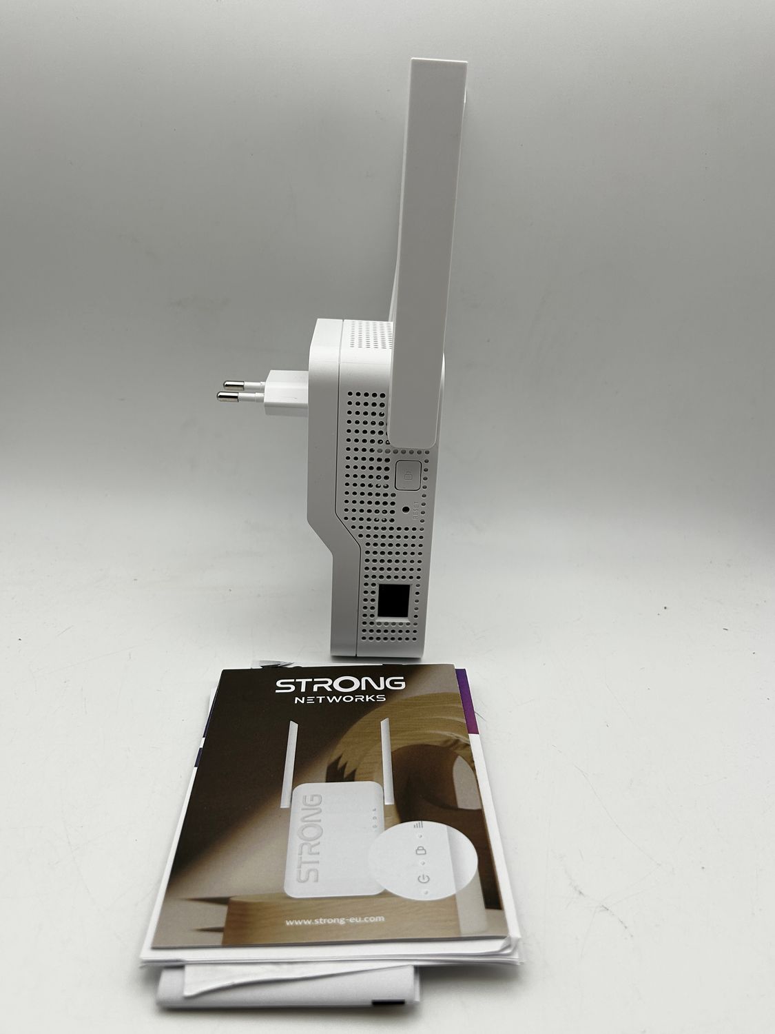 Wzmacniacz sygnału WiFi STRONG AX3000 WiFi 6 repeater biały