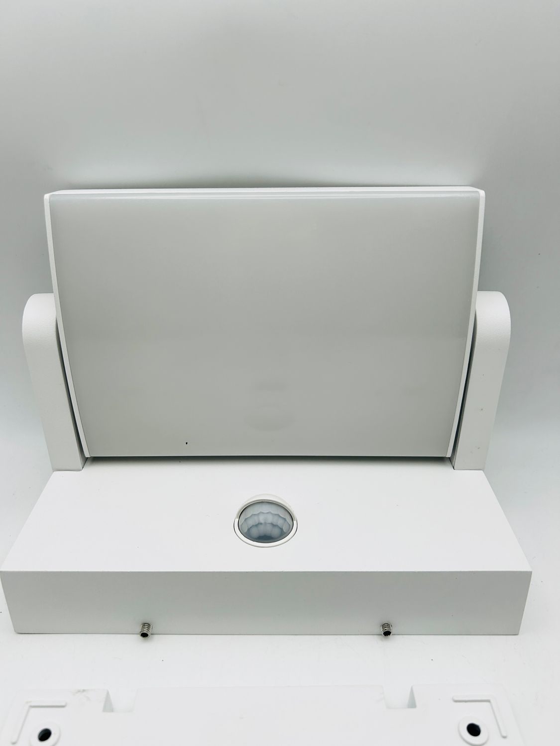 Klighten kinkiet LED 24W z czujnikiem ruchu IP65
