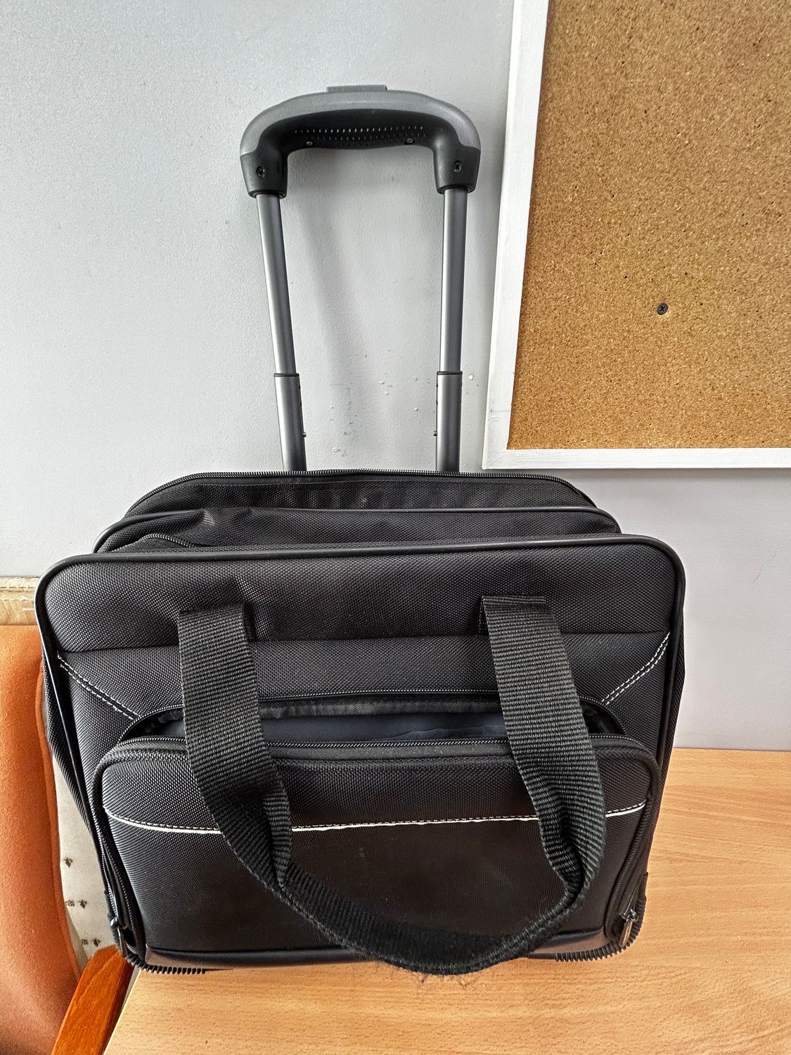 Torba na laptopa na kółkach – uszkodzona