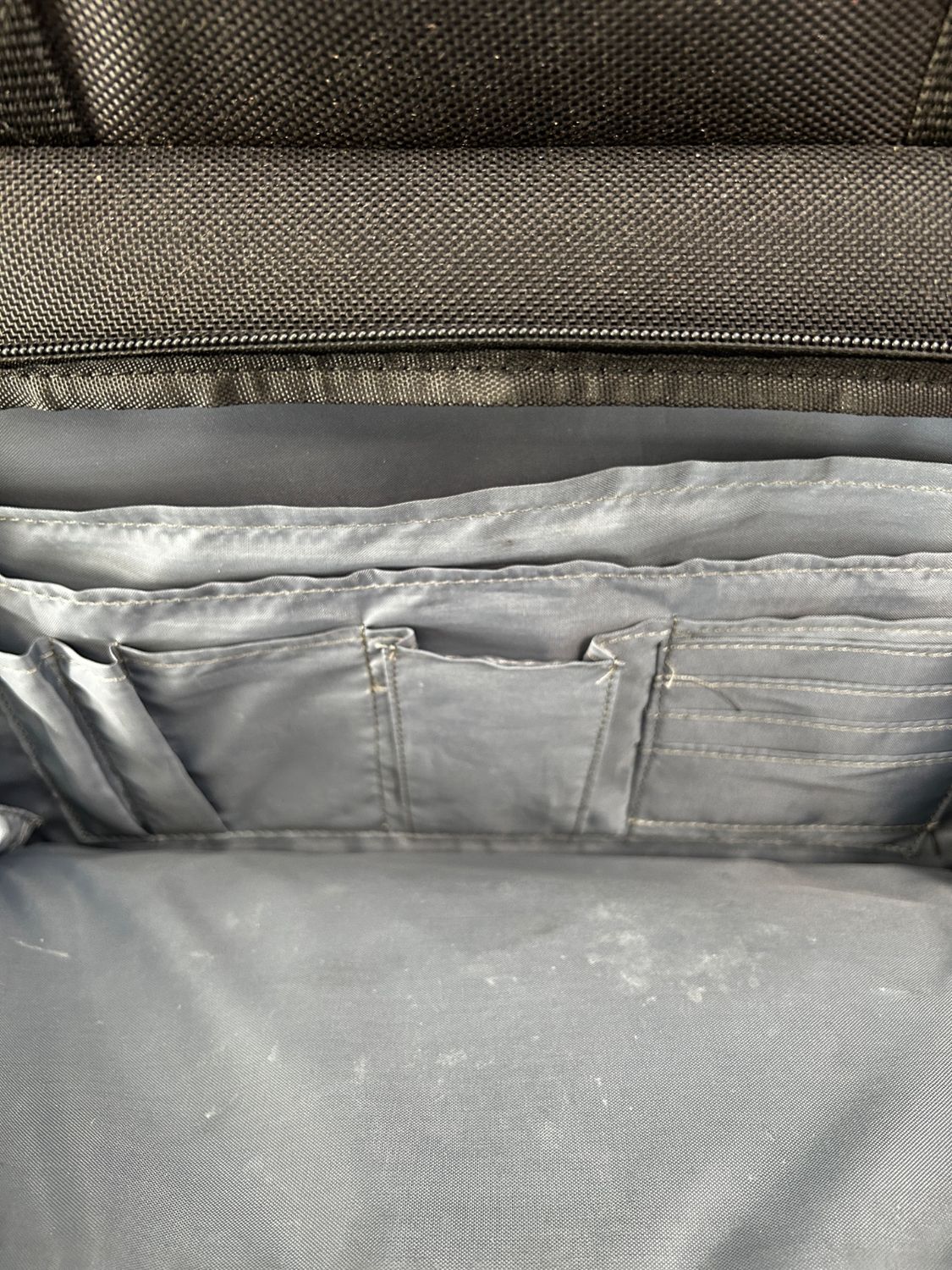 Torba na laptopa na kółkach – uszkodzona