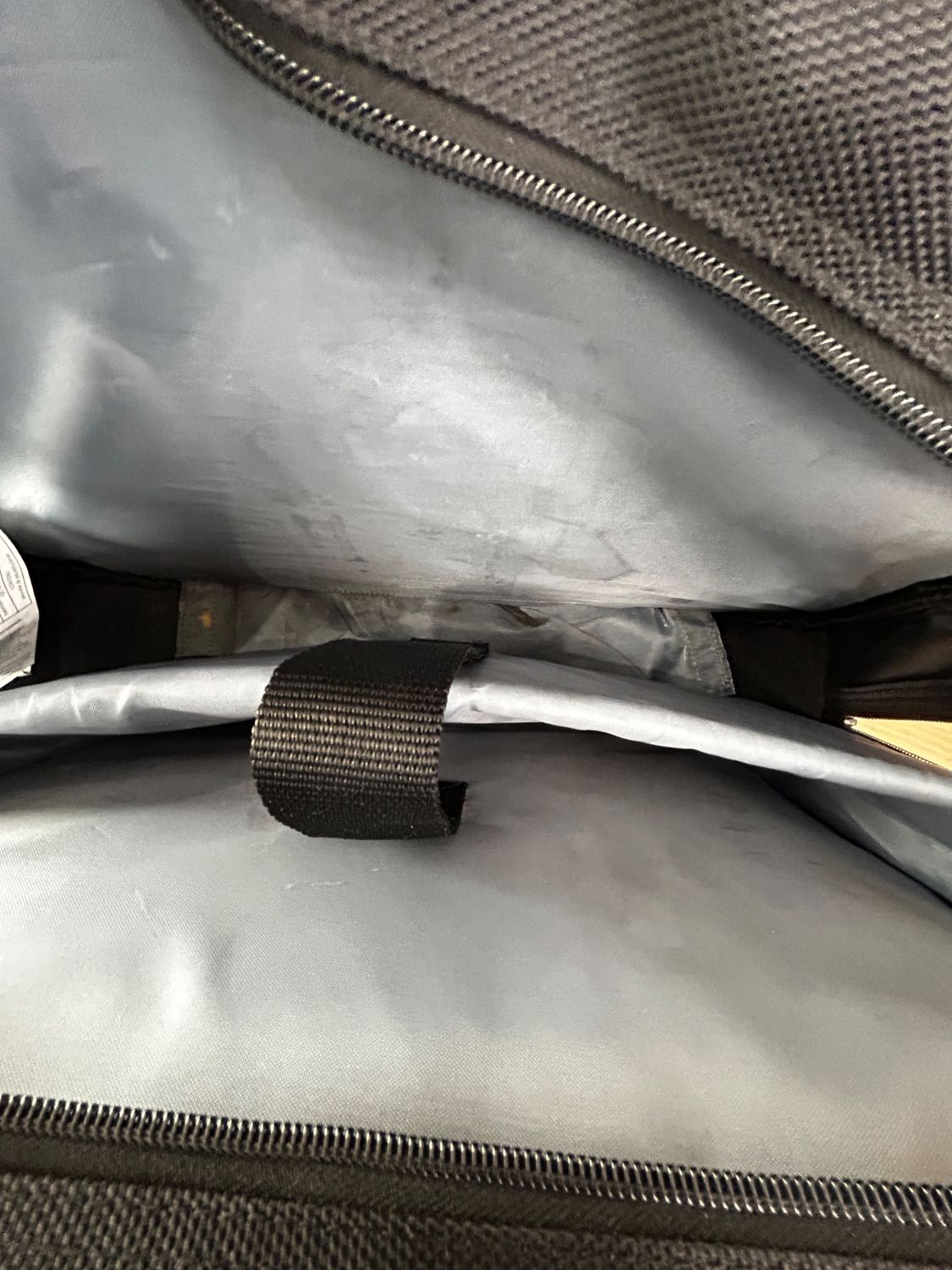 Torba na laptopa na kółkach – uszkodzona
