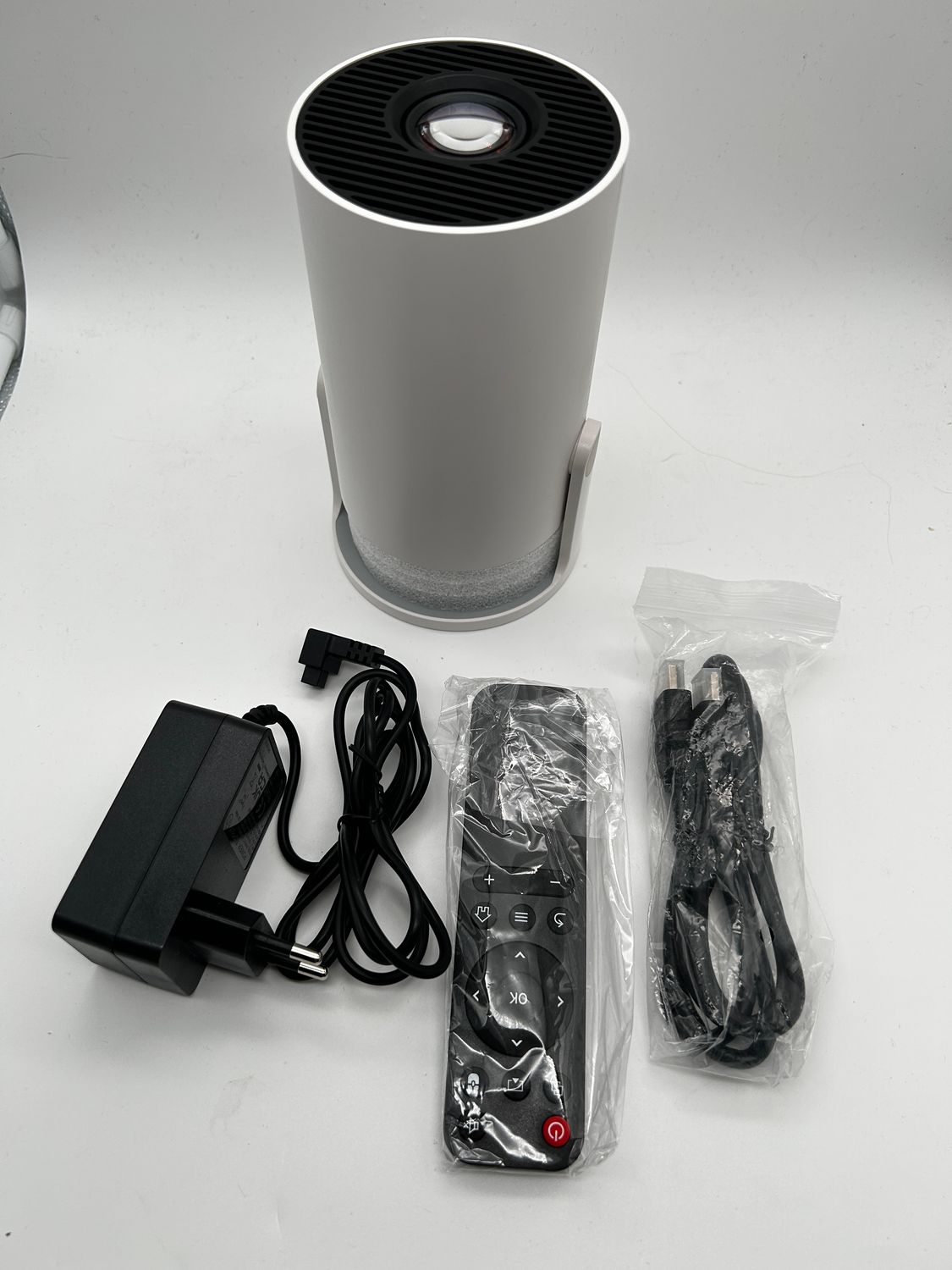 Mini projektor 4K WiFi 6 BT5.2 z Android 11