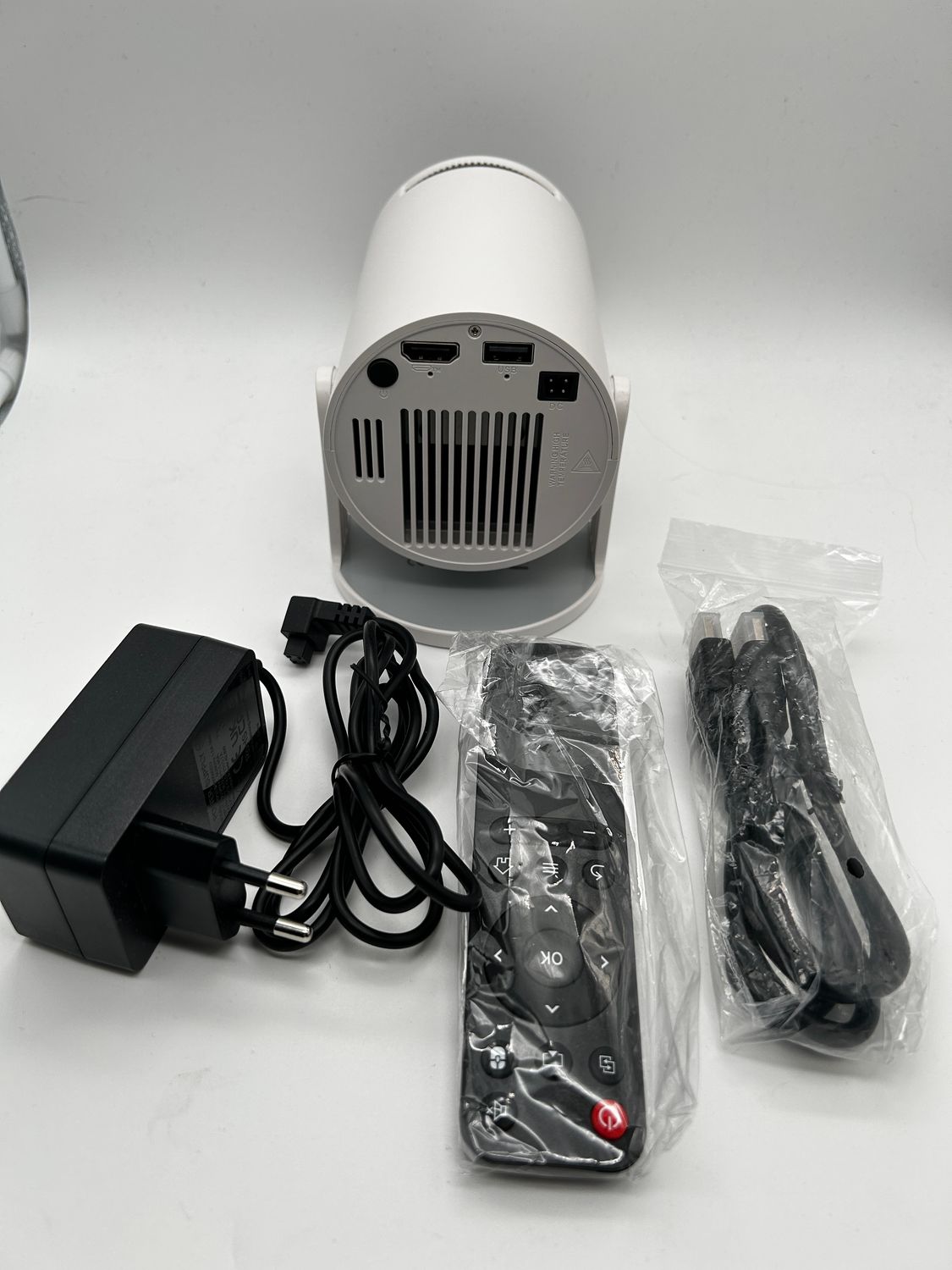 Mini projektor 4K WiFi 6 BT5.2 z Android 11