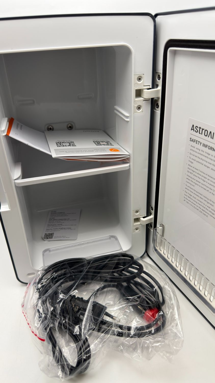 Mini lodówka przenośna AstroAI LY2206A 6 l 12 V / 230 V czarna