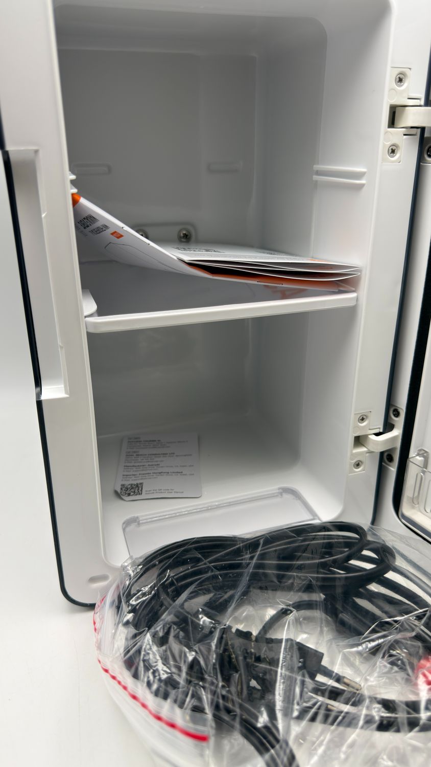 Mini lodówka przenośna AstroAI LY2206A 6 l 12 V / 230 V czarna
