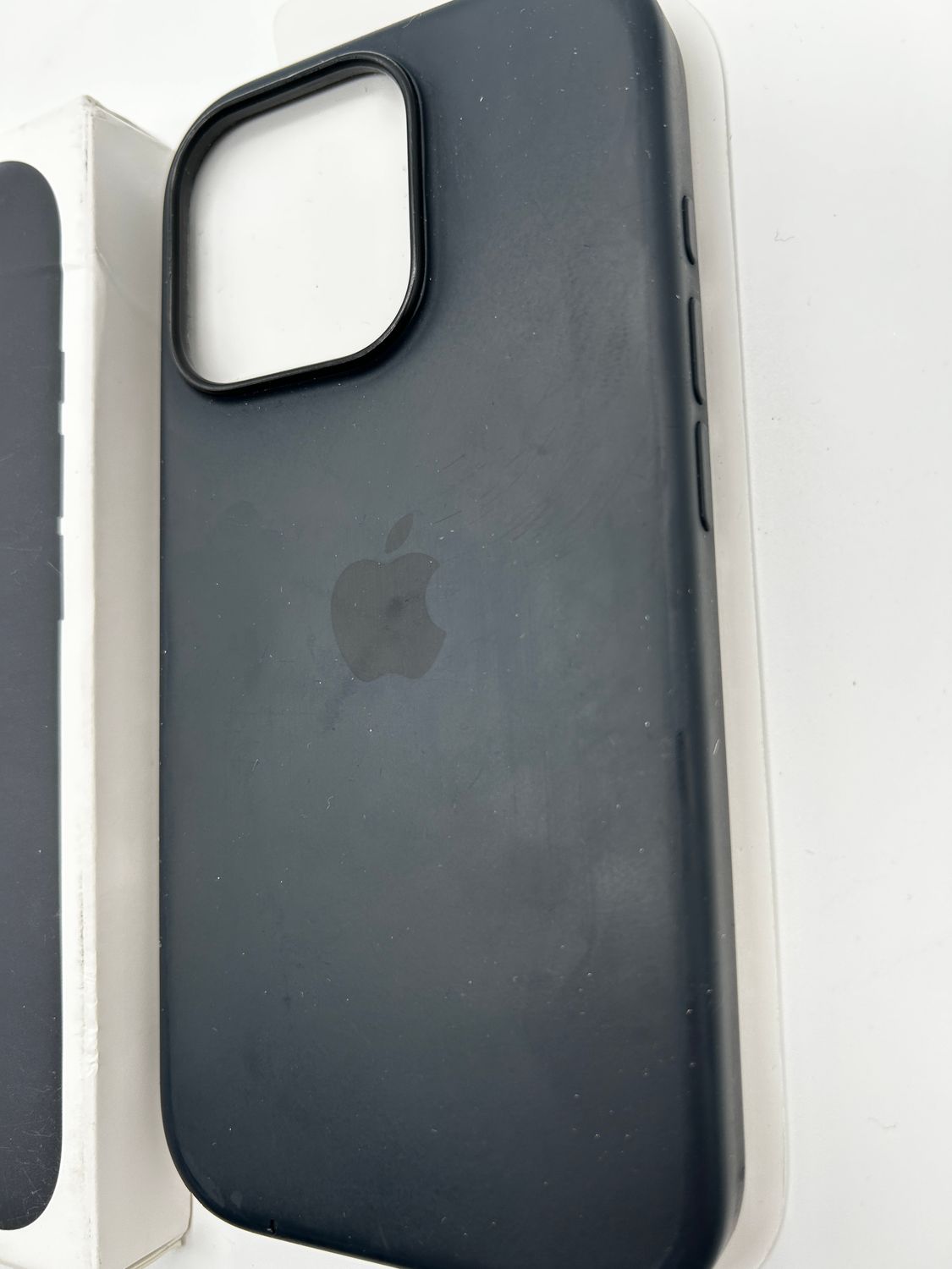 Apple silikonowe etui z MagSafe do iPhone 16 Pro – czarne