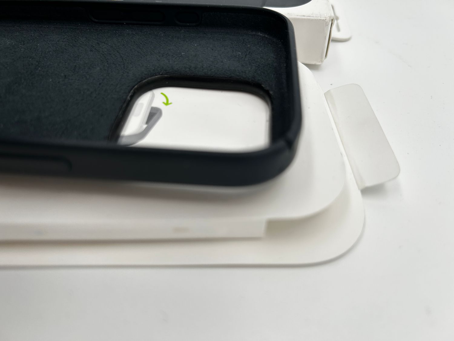 Apple silikonowe etui z MagSafe do iPhone 16 Pro – czarne