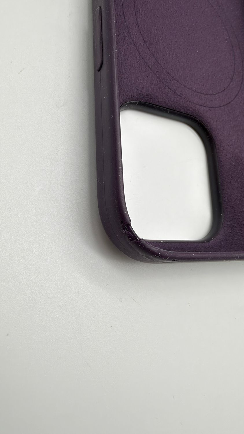 Apple silikonowe etui z MagSafe do iPhone’a 16 Pro - Śliwkowy