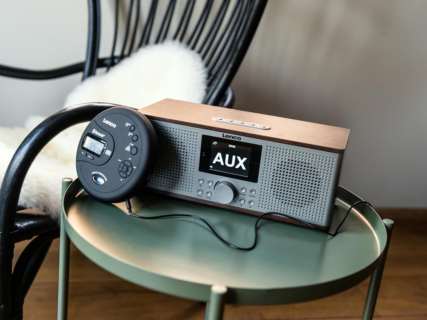 Lenco CD-300 – przenośny odtwarzacz CD z Bluetooth i MP3 (czarny)