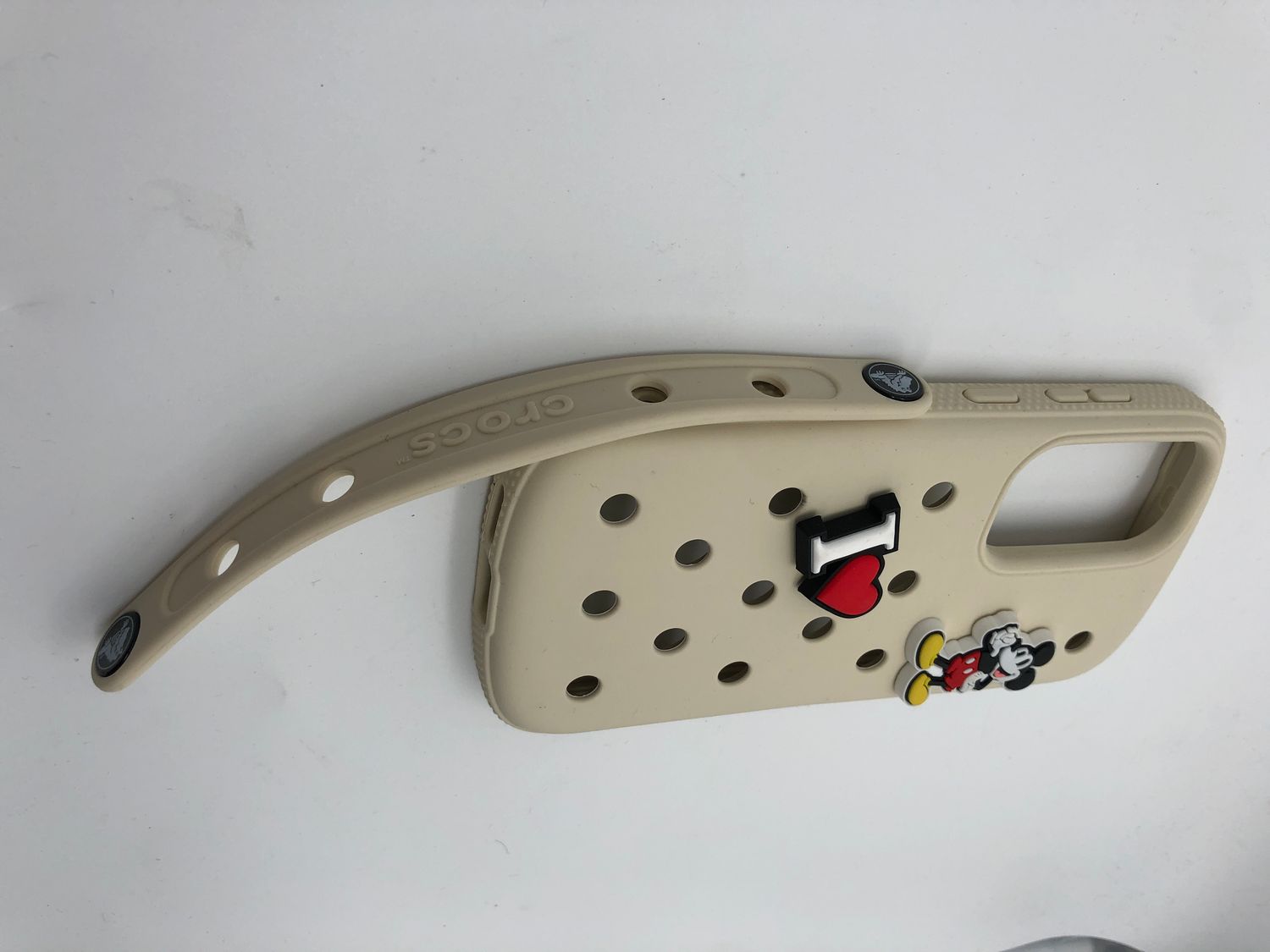 Samsung Crocs – silikonowe etui do S25+, zawiera 2 oryginalne ozdoby J