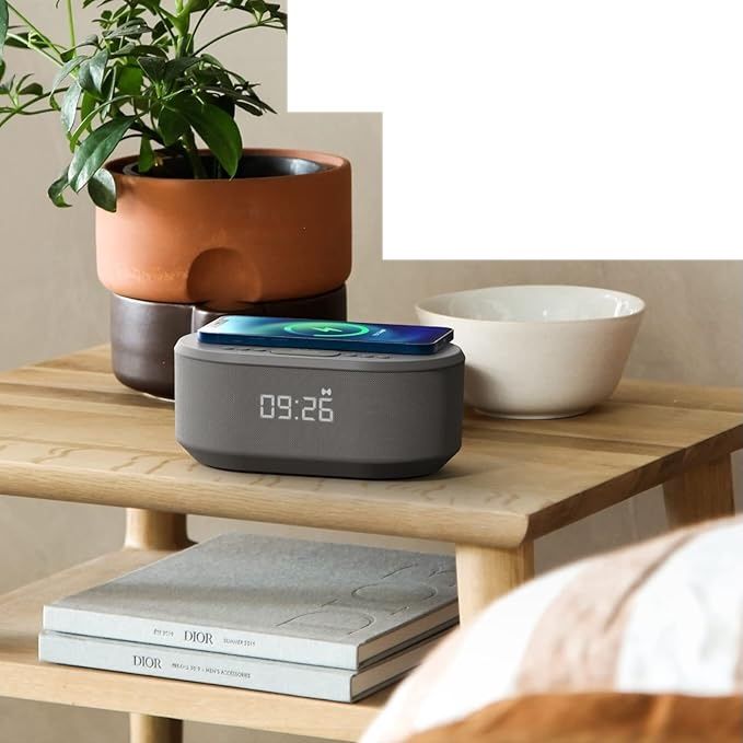 Bezprzewodowy radiobudzik i-box Dawn z ładowarką Qi, USB, Bluetooth i radiem FM