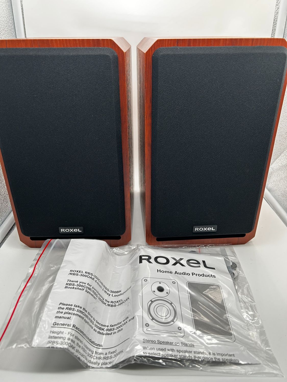 ROXEL RBS 300 – głośnik podstawkowy z efektem drewna wiśniowego