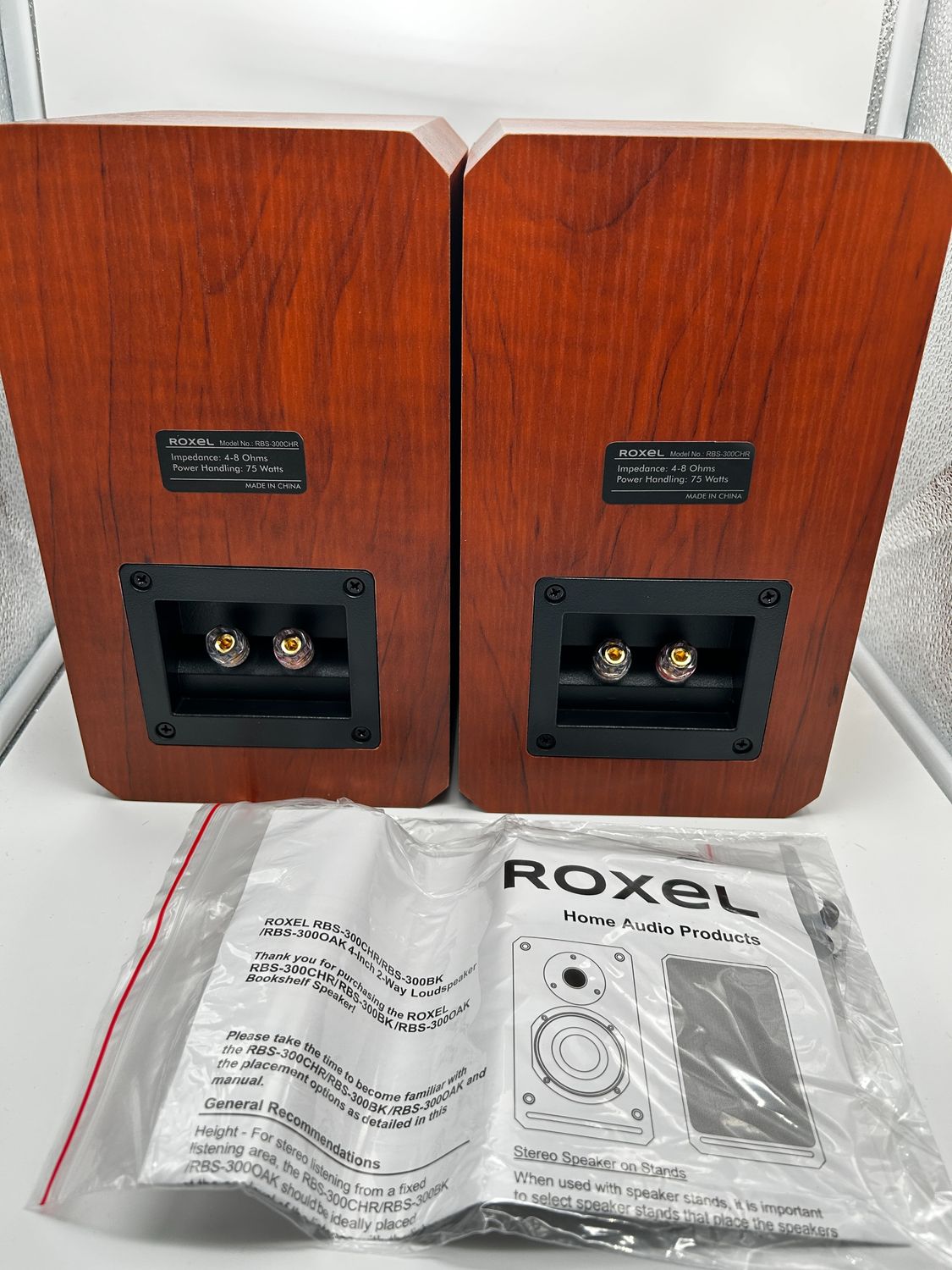 ROXEL RBS 300 – głośnik podstawkowy z efektem drewna wiśniowego