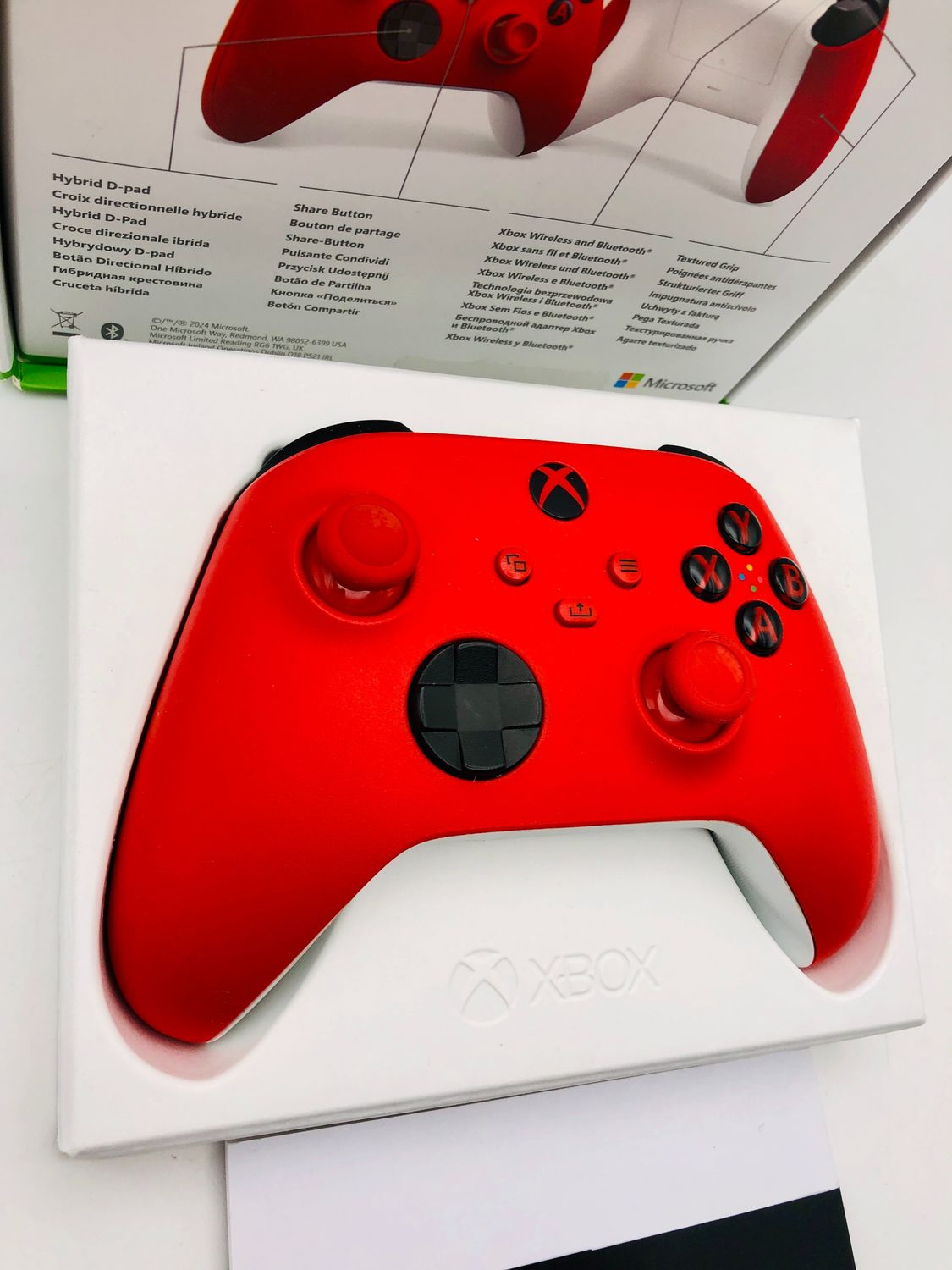 Xbox Wireless Controller Pulse Red – do Xbox Series X|S, Windows 10/11, Android, iOS