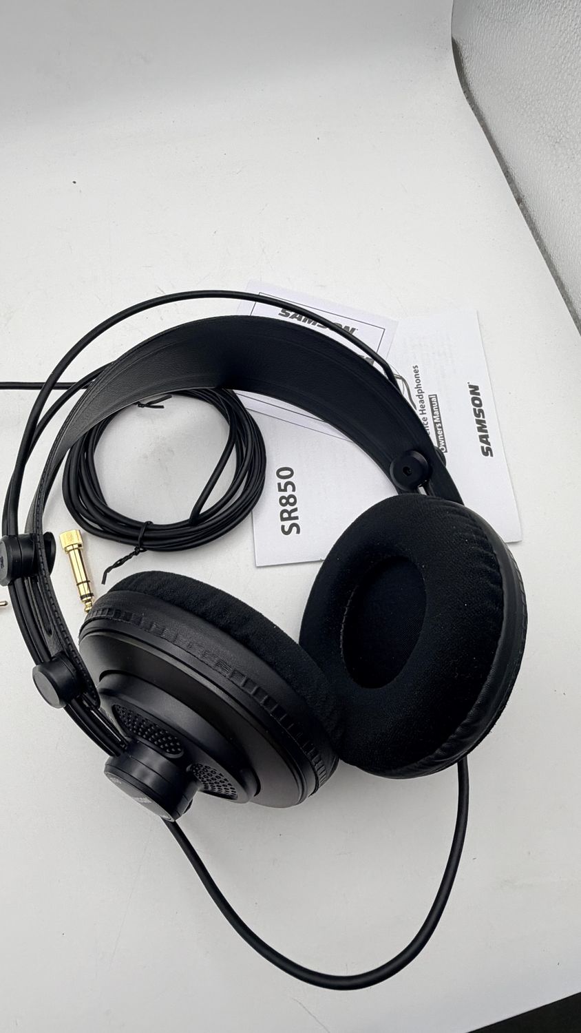 Samson SR850 – tradycyjne słuchawki przewodowe, czarne