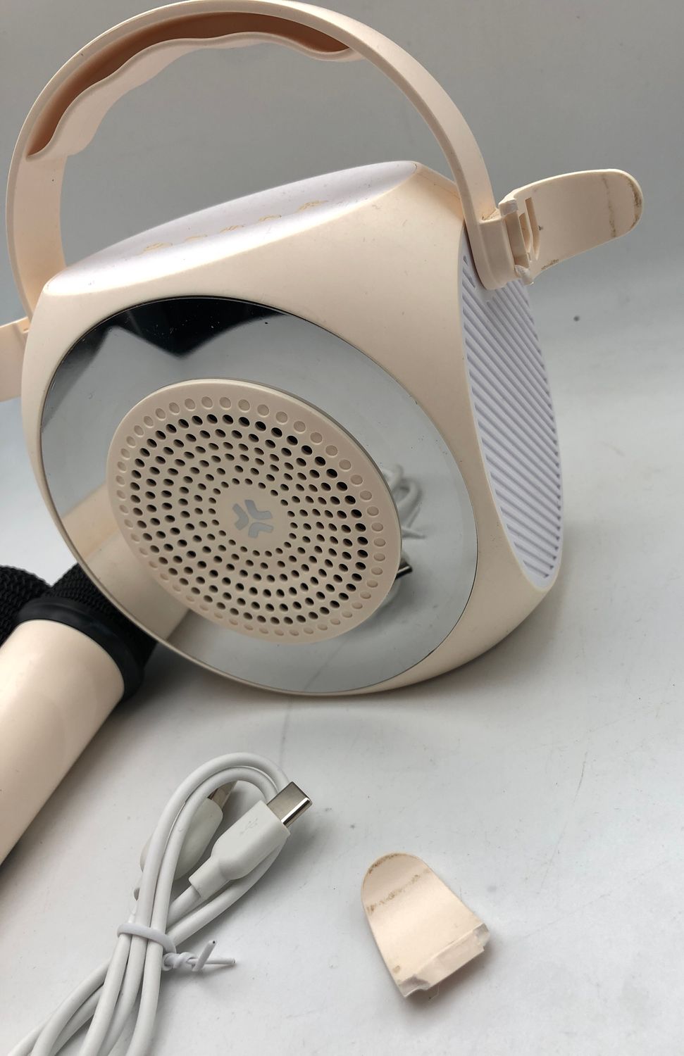 Celly PARTYMIC2WH – bezprzewodowy głośnik z dwoma mikrofonami i światłami RGB