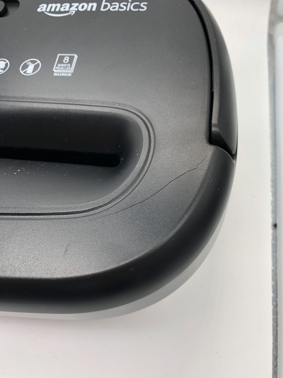 Amazon Basics Przekrój niszczarki do 8 arkuszy, papieru i kart kredytó