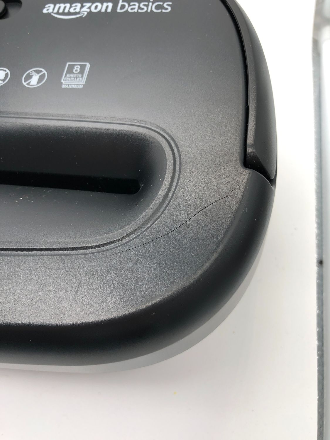Amazon Basics Przekrój niszczarki do 8 arkuszy, papieru i kart kredytó