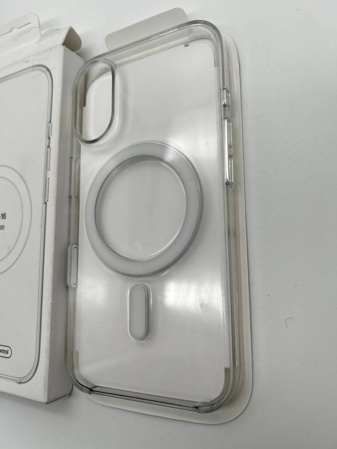 Apple iPhone 16 etui Clear z MagSafe