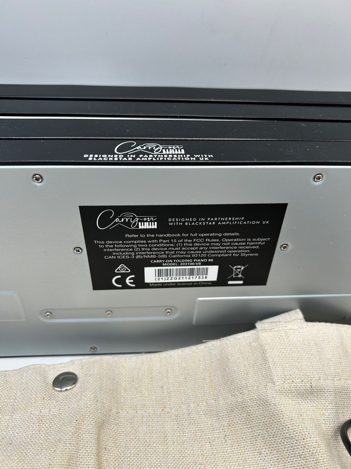 BLACKSTAR Carry-on 88 – czarny składany pianino z 89 klawiszami, czarn