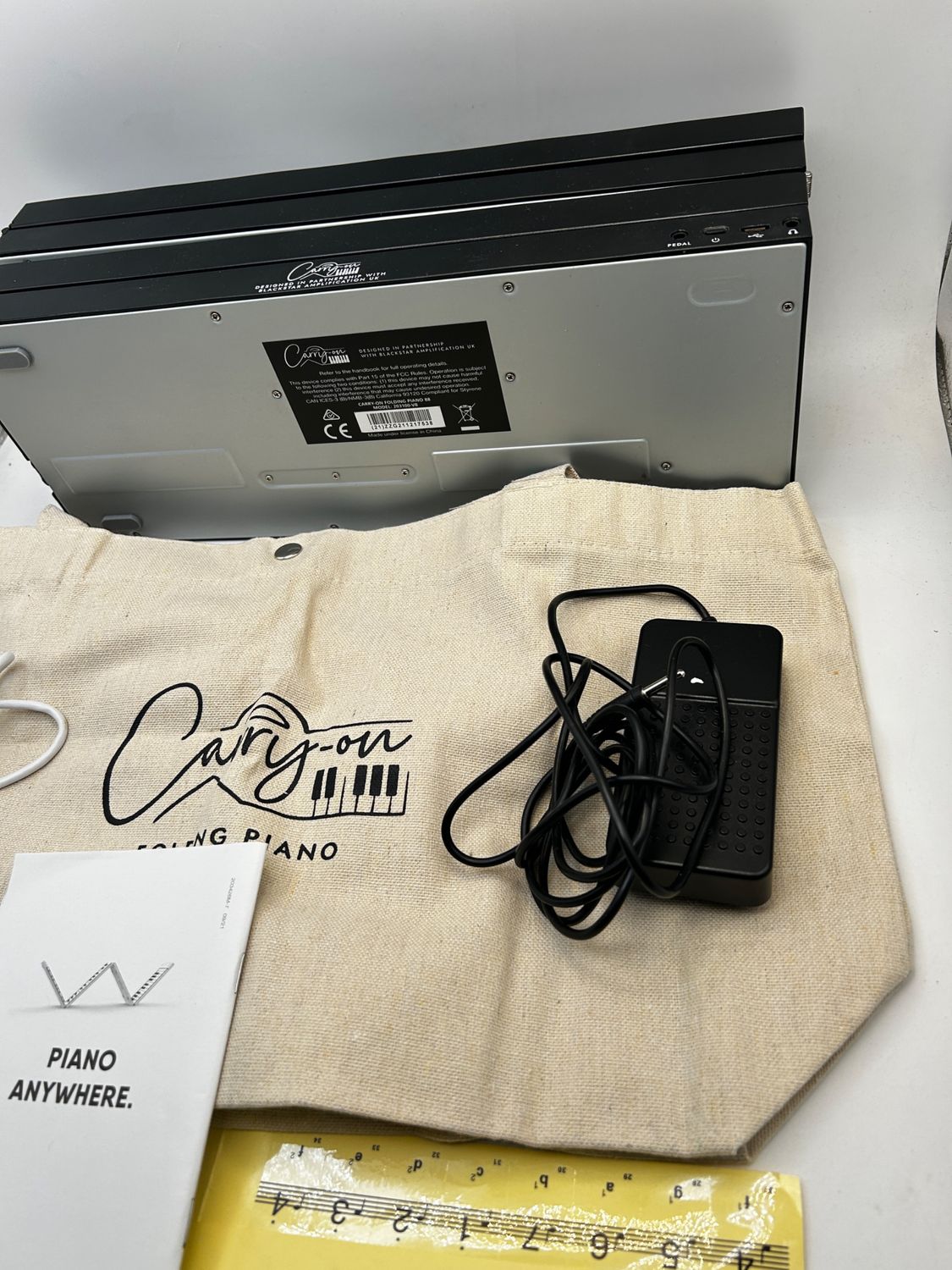 BLACKSTAR Carry-on 88 – czarny składany pianino z 89 klawiszami, czarn