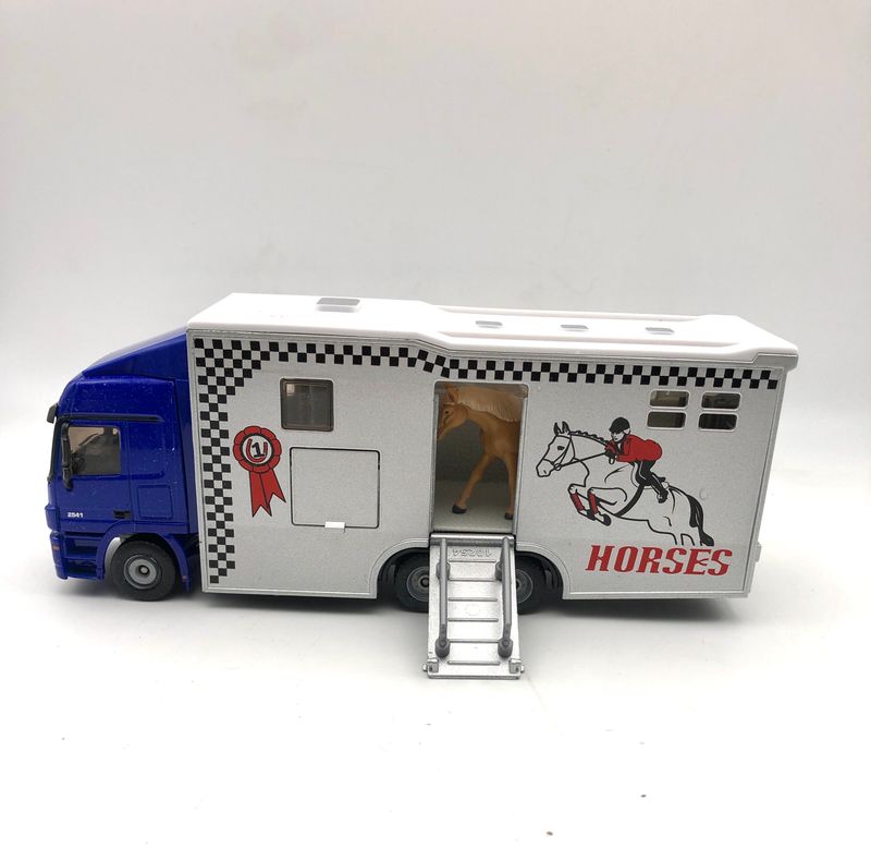 SIKU 1942 Horse Transporter – metalowy transporter koni 1:50