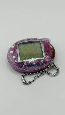 Tamagotchi Connection Pink Glitter – interaktywne wirtualne zwierzątko