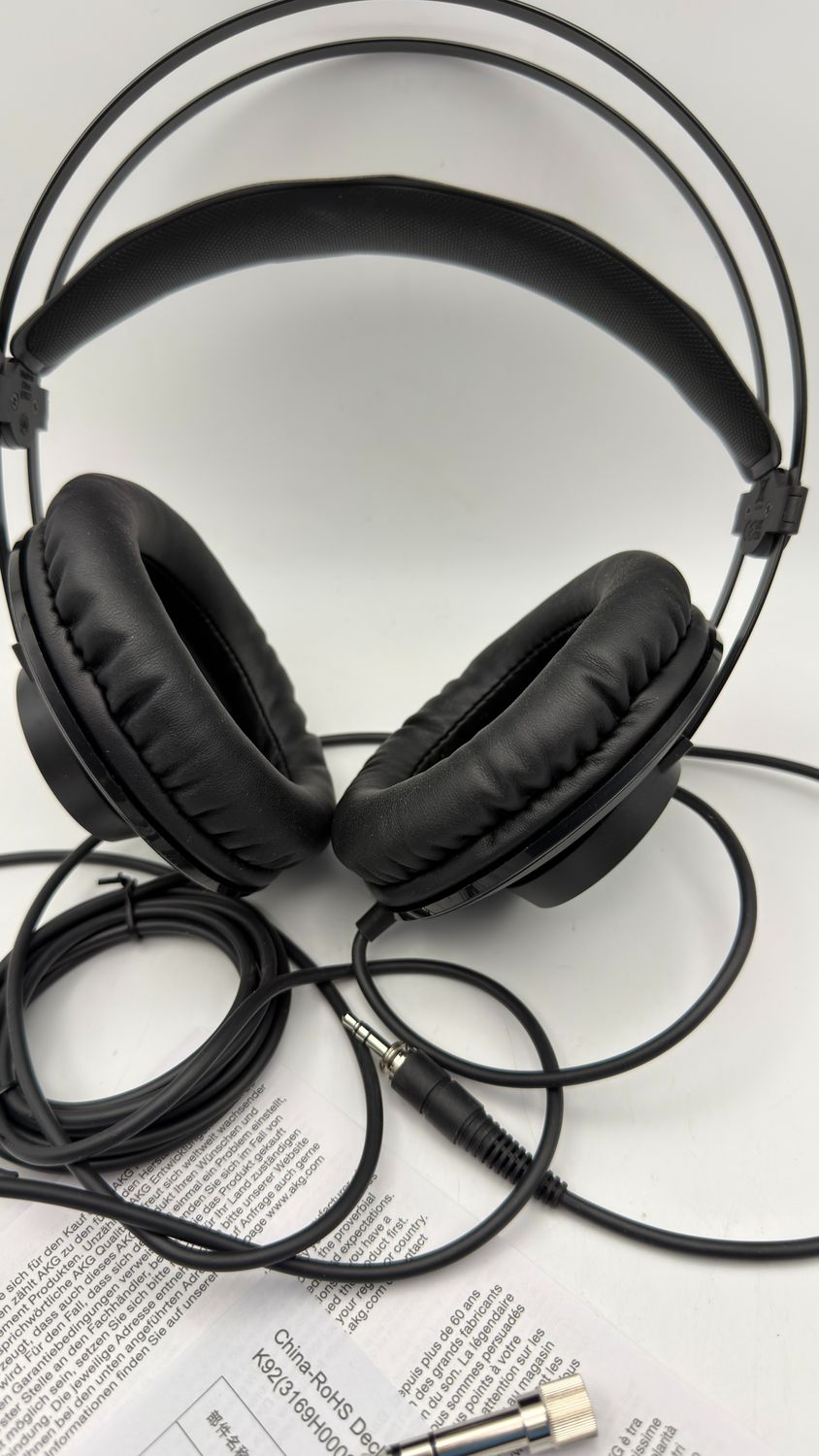 AKG K72 – studyjne słuchawki monitorowe zamknięte