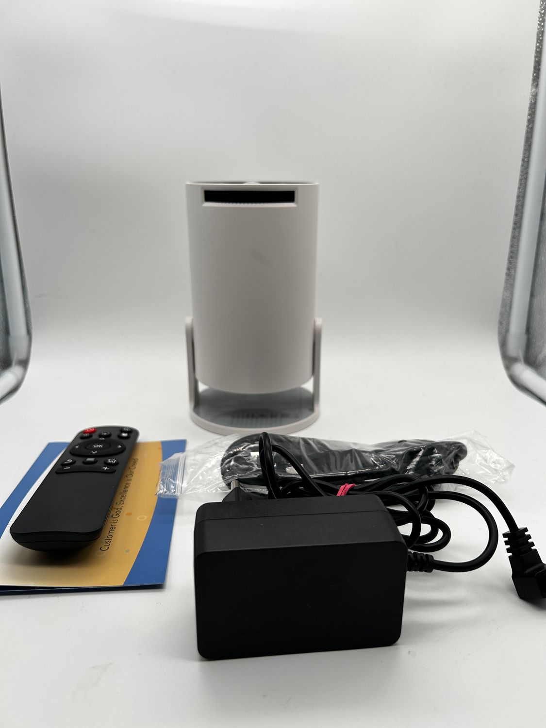 Mini projektor Einyoumily 4K z Android 11
