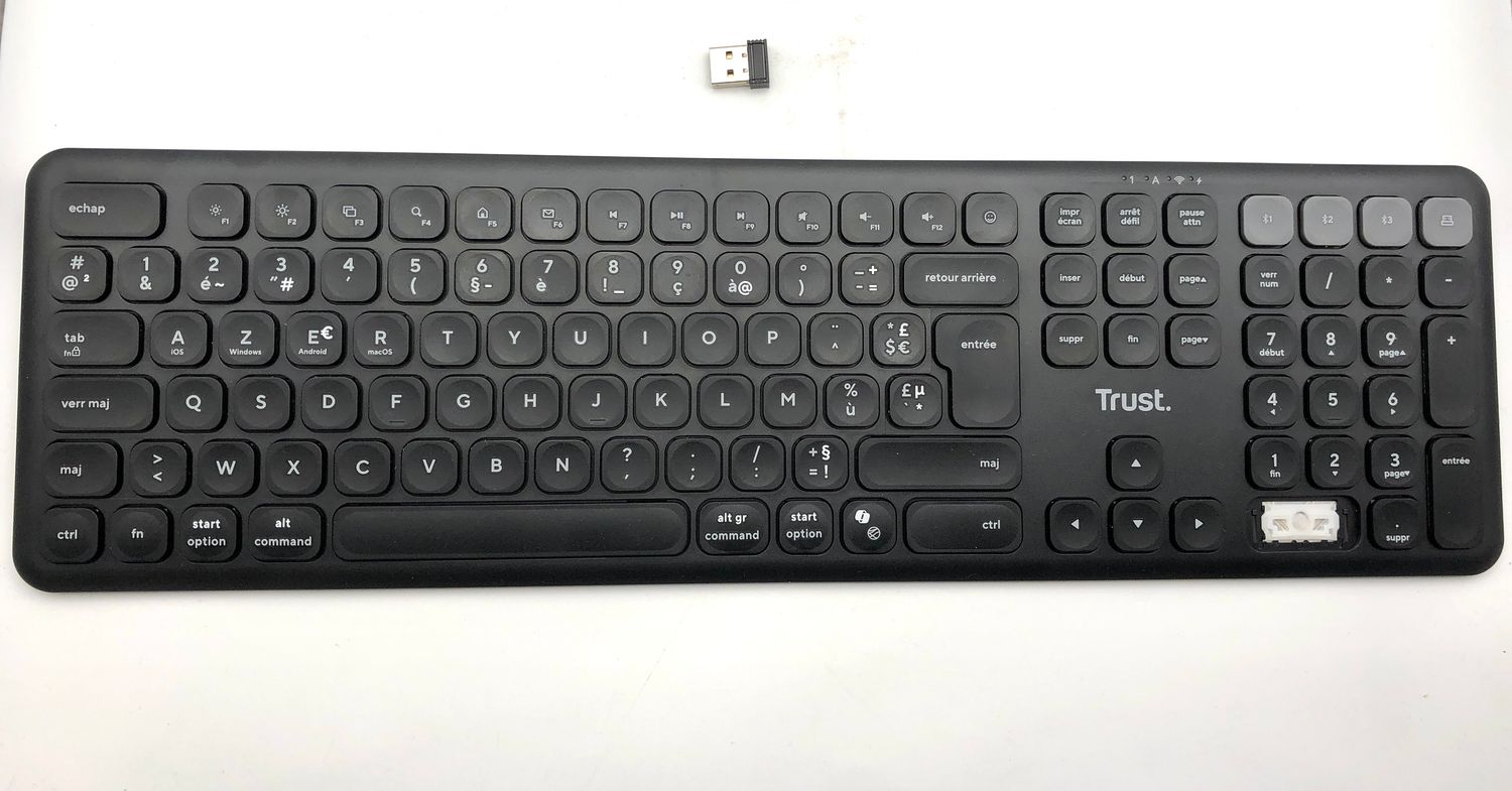 Bezprzewodowa klawiatura Trust Vaiya Bluetooth + 2,4 GHz AZERTY francs