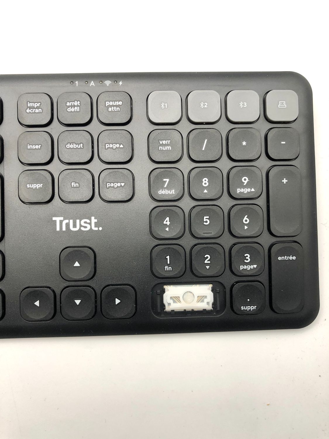 Bezprzewodowa klawiatura Trust Vaiya Bluetooth + 2,4 GHz AZERTY francs