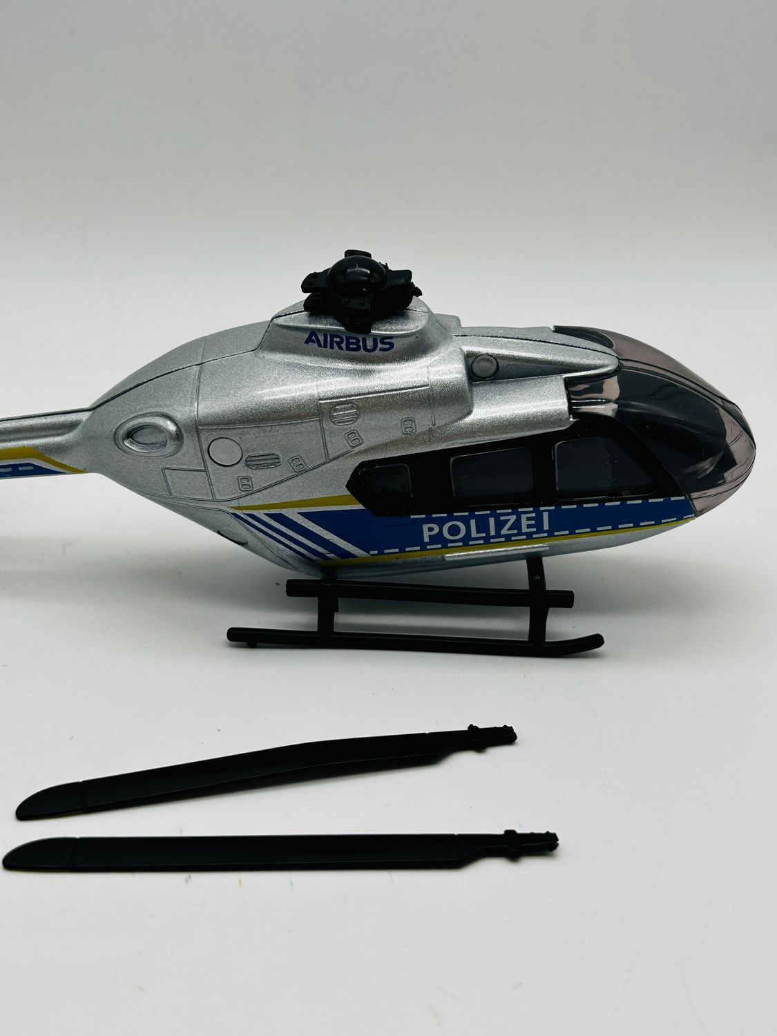 Majorette Zestaw pojazdów Volvo FH-16 Police Truck z helikopterem