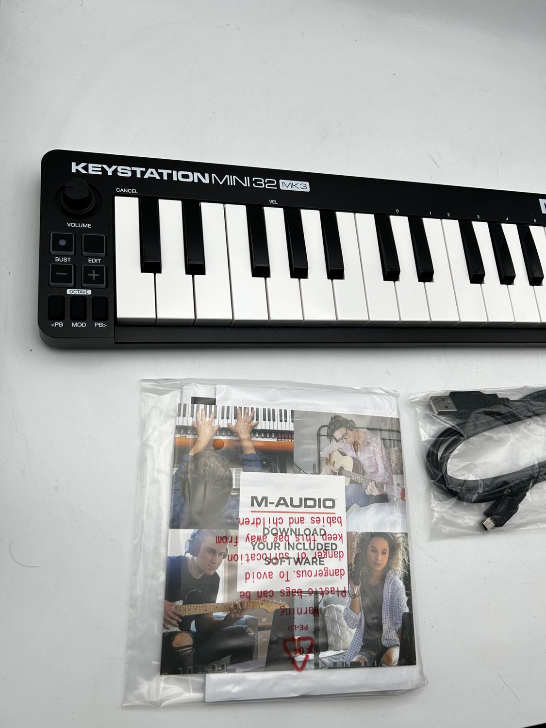 M-AUDIO Keystation Mini 32 MK3 — ultra-przenośny mini kontroler klawiaturowy