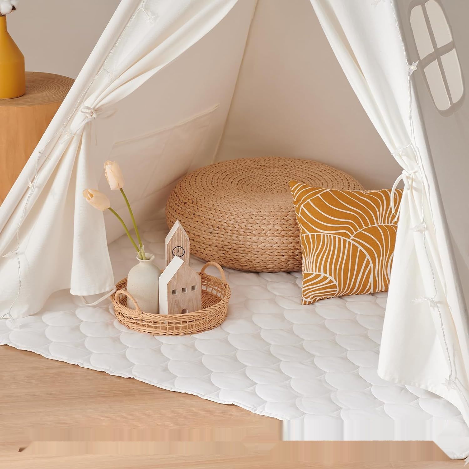 Namiot tipi Tiny Land dla dzieci do domu z matą i girlandą świetlną
