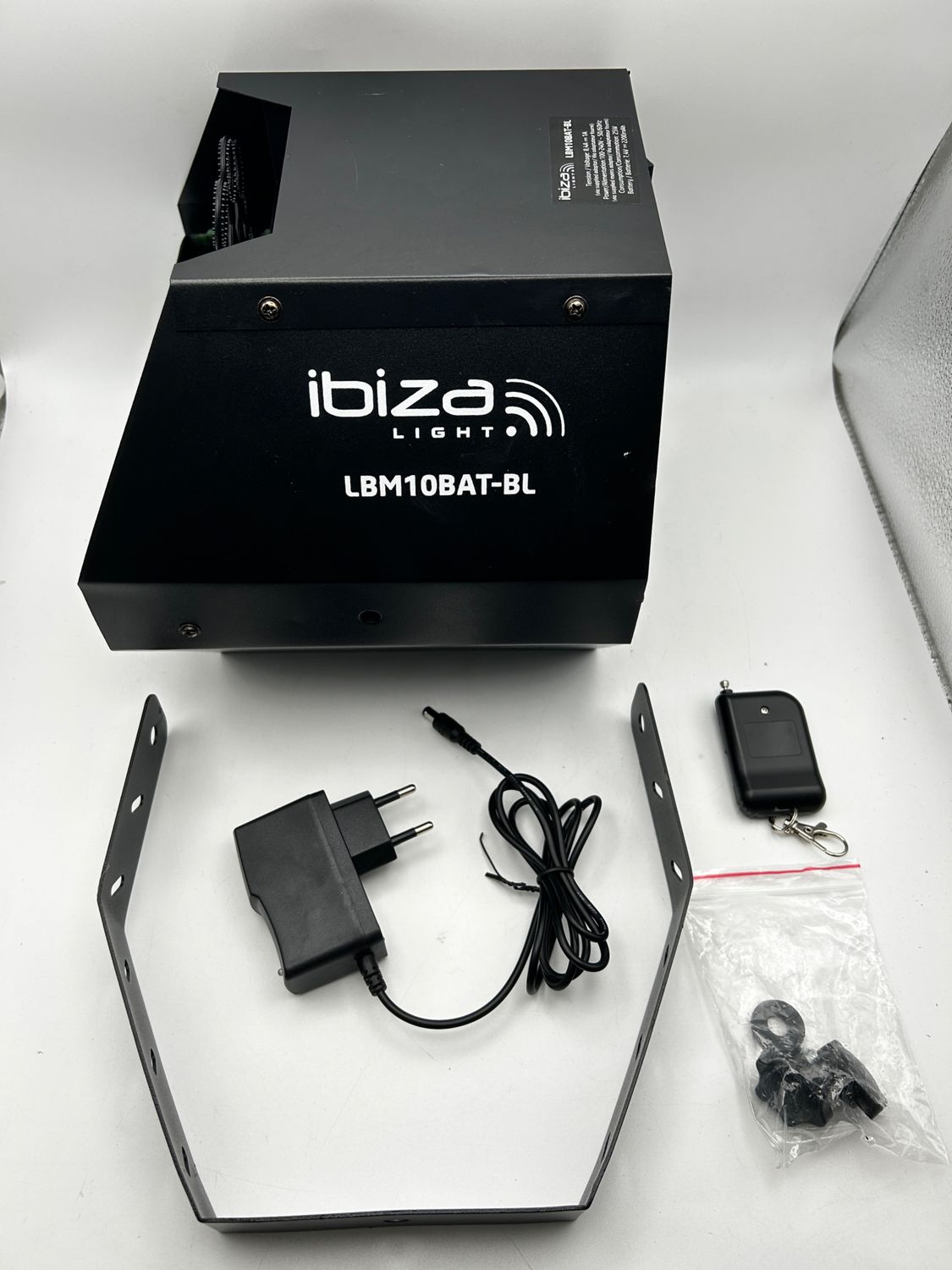 Ibiza LBM10BAT-BL – przenośna maszyna do baniek, czarna