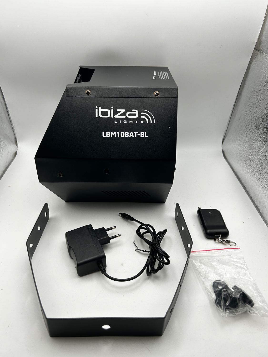 Ibiza LBM10BAT-BL – przenośna maszyna do baniek, czarna
