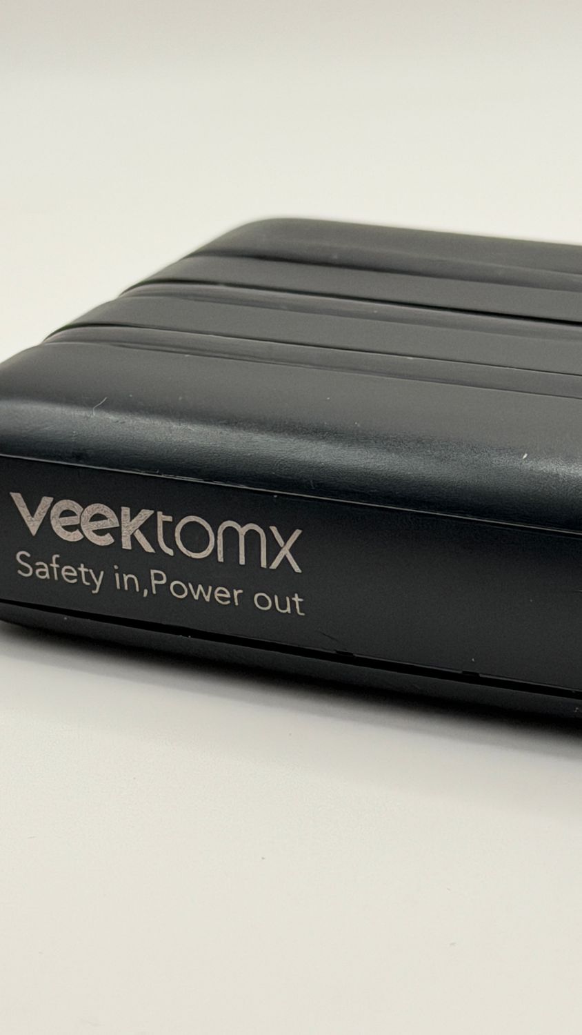 VEEKTOMX Power Bank 20000 mAh z wbudowanymi kablami