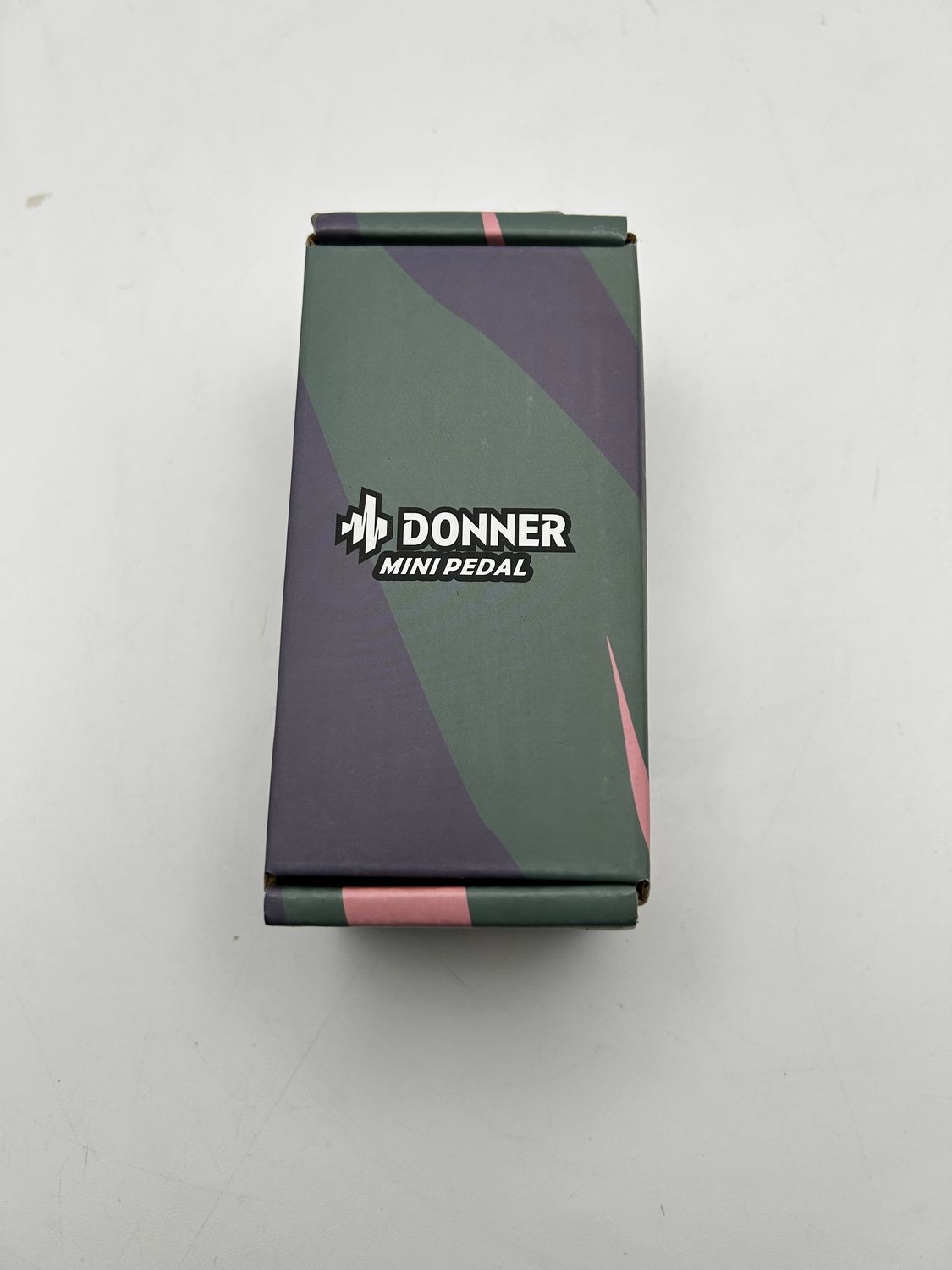Donner DT-1 chromatyczny tuner pedałowy do gitary i basu z True Bypass