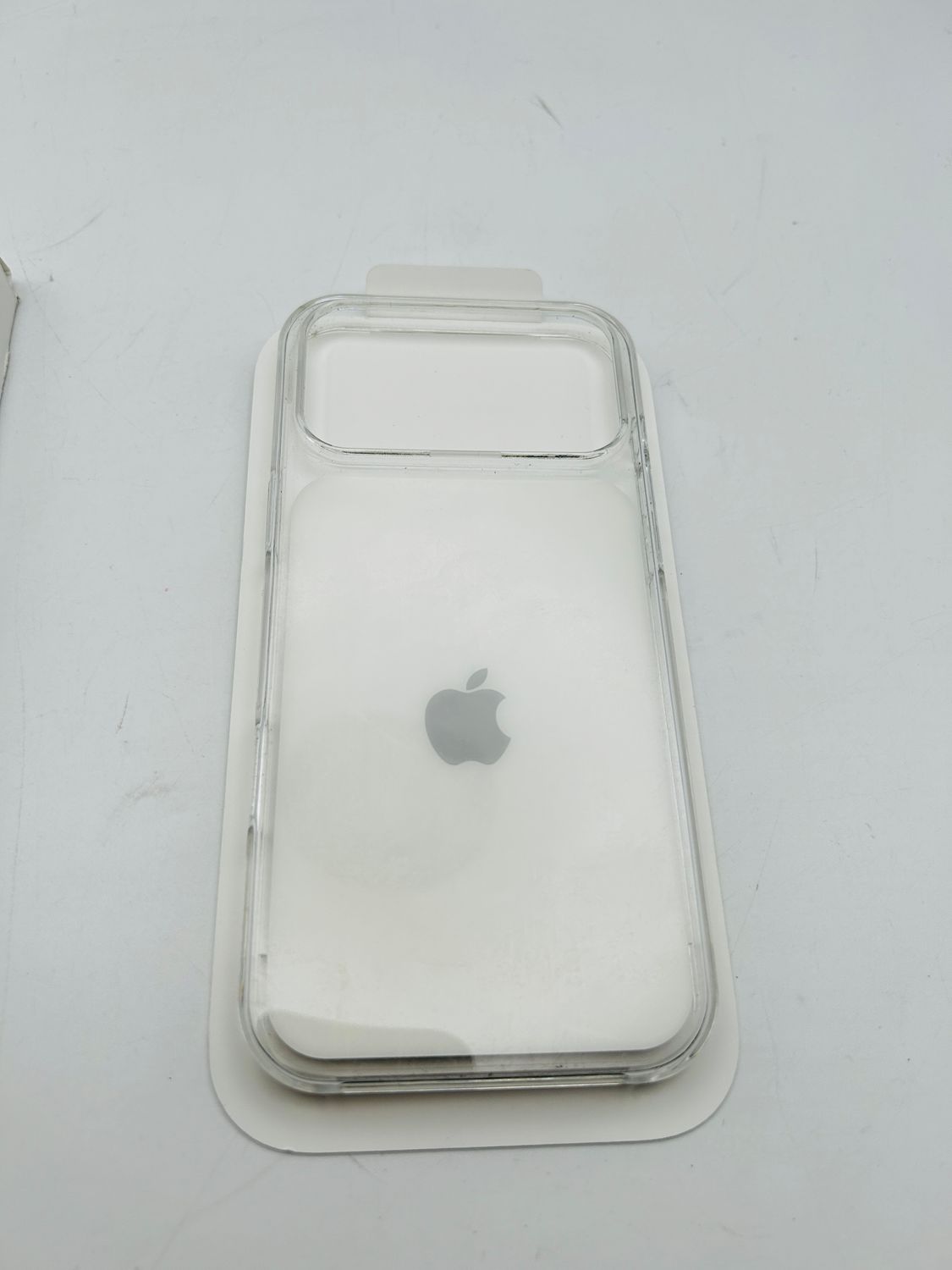 Apple przezroczyste etui z MagSafe do iPhone’a 17 Pro Max