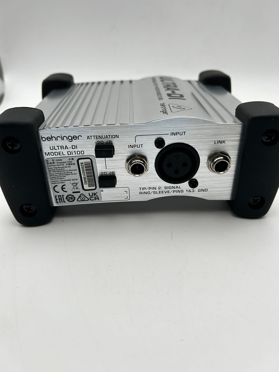 Behringer DI100 Profesjonalny aktywny DI box z zasilaniem fantomowym